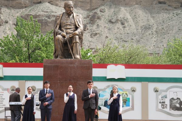 Айнӣ. Ба муносибати зодрӯзи Қаҳрамони Тоҷикистон Садриддин Айнӣ ҳамоиши тантанавӣ доир шуд