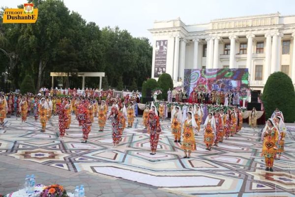 Душанбе. Даври шаҳрии Фестивали “Сад ранги чакан” баргузор гардид