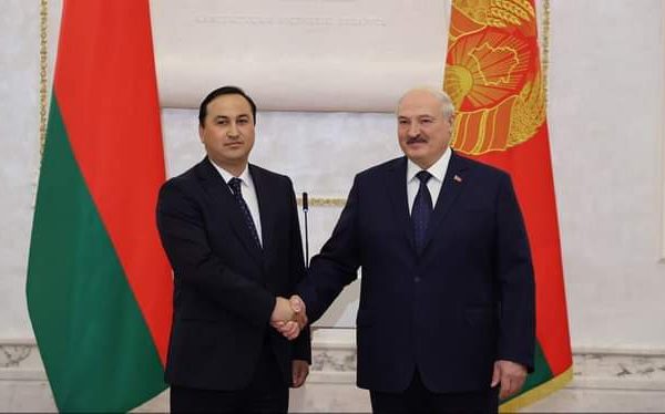 Сафири Тоҷикистон ба Президенти Беларус эътимоднома супорид
