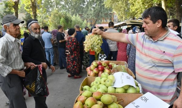 Имрӯз дар боғҳои Душанбе намоиш-фурӯши маҳсулоти кишоварзӣ, ҳунарҳои мардумӣ ва барномаҳои фарҳангӣ доир мегарданд