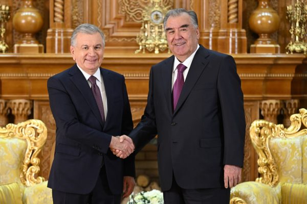 Президенти Ҷумҳурии Тоҷикистон муҳтарам Эмомалӣ Раҳмон бо Президенти Ҷумҳурии Узбекистон муҳтарам Шавкат Мирзиёев мулоқот карданд