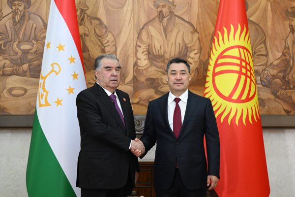 Президенти Ҷумҳурии Тоҷикистон Эмомалӣ Раҳмон бо Президенти Ҷумҳурии Қирғизистон Садир Жапаров мулоқот намуданд