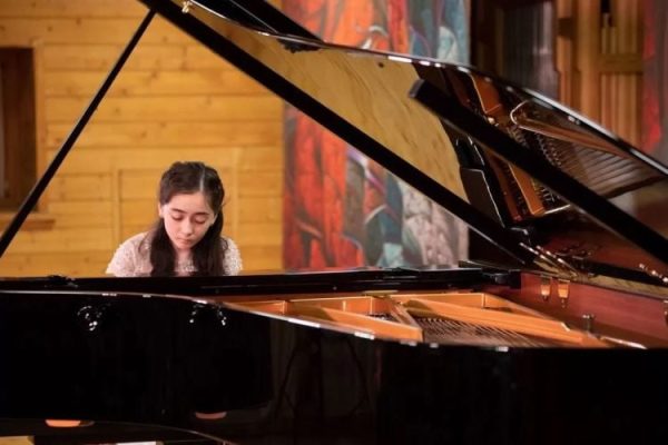 Ғолибияти Ҷаннат Ҳусейнзода дар озмуни “Steinway Piano Competition”