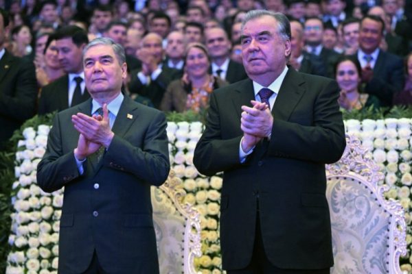 Сарвари давлат Эмомалӣ Раҳмон ва Пешвои миллии халқи туркман Гурбонгулӣ Бердимуҳамедов дар барномаи фарҳангии ходимони санъати Тоҷикистон ва Туркманистон таҳти унвони «Шоми дӯстӣ» иштирок намуданд
