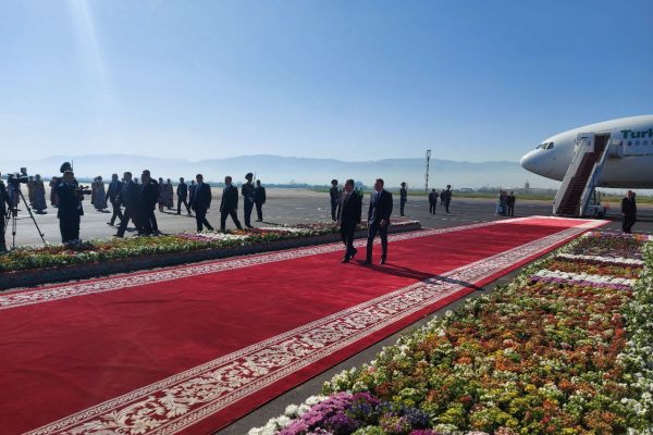 Пешвои миллии халқи туркман — Раиси Халқ Маслаҳатии Туркманистон Гурбонгулӣ Бердимуҳамедов ба Тоҷикистон ташриф овард
