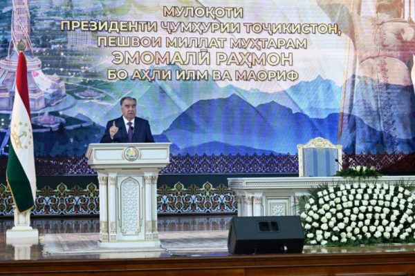 Пешвои миллат Эмомалӣ Раҳмон бо аҳли илми мамлакат мулоқот анҷом доданд