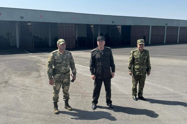 Вазири корҳои дохилии Тоҷикистон аз қисми ҳарбии 3501-и Раёсати қӯшунҳои дохилӣ дар шаҳри Хуҷанд боздид намуд