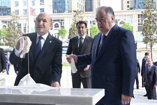 Пешвои миллат Эмомалӣ Раҳмон бинои нави Ҳизби халқии Демократии Тоҷикистонро ифтитоҳ намуданд