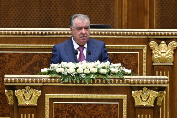 Сарвари давлат Эмомалӣ Раҳмон дар Иҷлосияи якуми Маҷлиси миллии Маҷлиси Олии Ҷумҳурии Тоҷикистон даъвати ҳафтум иштирок намуданд