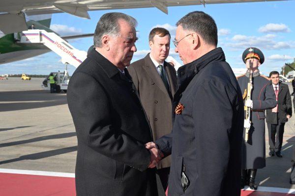 Президенти Ҷумҳурии Тоҷикистон Эмомалӣ Раҳмон бо сафари корӣ вориди шаҳри Москваи Федератсияи Русия шуданд
