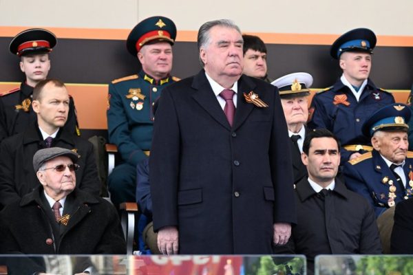 Президенти Ҷумҳурии Тоҷикистон Эмомалӣ Раҳмон дар чорабиниҳои тантанавӣ бахшида ба ҷашни 80-солагии Ғалаба дар шаҳри Москва иштирок намуданд