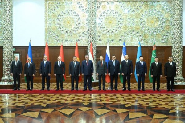 Президенти Ҷумҳурии Тоҷикистон Эмомалӣ Раҳмон роҳбарони ҳайатҳои ҷаласаи навбатии Шурои роҳбарони ниҳодҳои амниятӣ ва хадамоти махсуси давлатҳои иштирокдори ИДМ-ро ба ҳузур пазируфтанд