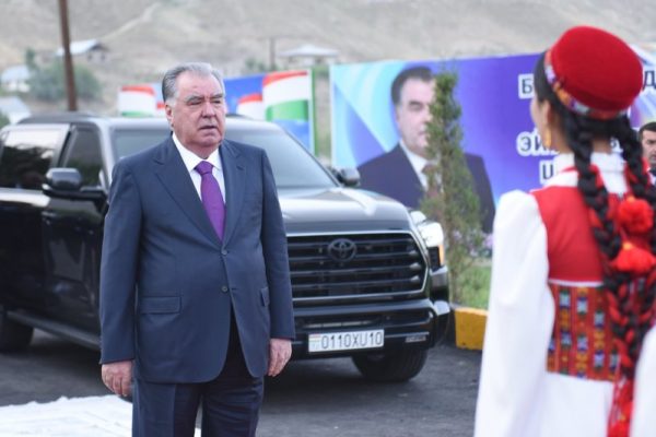 Оғози сафари кории Пешвои миллат Эмомалӣ Раҳмон дар ноҳияи Шуғнон