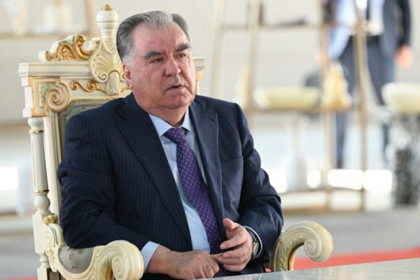 Пешвои миллат Эмомалӣ Раҳмон дар ноҳияи Ванҷ ба таври маҷозӣ 7 муассисаи таълимии томактабиро ифтитоҳ намуданд