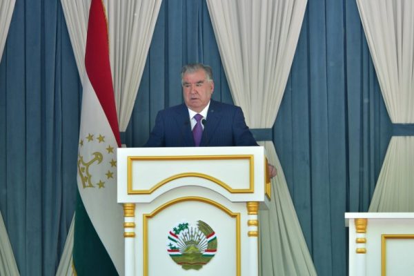 Президенти Ҷумҳурии Тоҷикистон Эмомалӣ Раҳмон бо роҳбарону фаъолони ноҳияи Рӯшон мулоқот намуданд