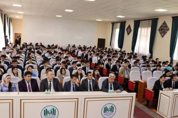 Дар Донишгоҳи давлатии молия ва иқтисод ҷиҳати пешгирӣ аз экстремизму терроризм ҳамоиш баргузор шуд