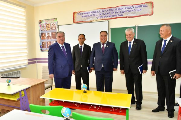 Президенти Ҷумҳурии Тоҷикистон Эмомалӣ Раҳмон дар шаҳри Панҷакент МТМУ №115-ро ифтитоҳ намуданд