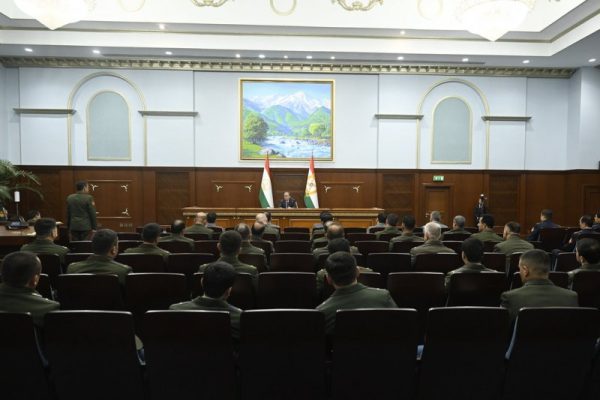Пешвои миллат Эмомалӣ Раҳмон дар сохторҳои низомию қудратӣ таъйиноти кадрӣ ба амал оварданд
