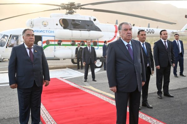 Сафари кории Сарвари давлат Эмомалӣ Раҳмон ба вилояти Суғд аз ноҳияи Айнӣ оғоз ёфт