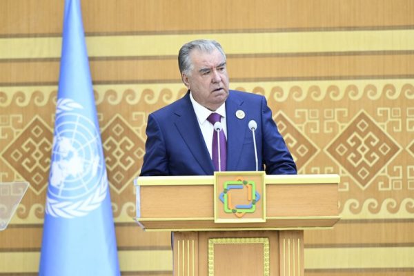 Президенти Ҷумҳурии Тоҷикистон Эмомалӣ Раҳмон дар Конфронси сеюми СММ оид ба кишварҳои рӯ ба тараққии маҳсур дар хушкӣ иштирок намуданд