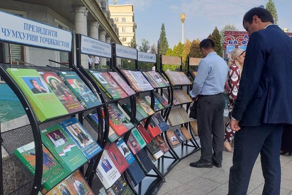 Пагоҳ дар Душанбе намоиш-фурӯши калони китобҳои тозанашр баргузор мегардад