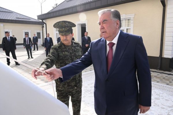Президенти Ҷумҳурии Тоҷикистон Эмомалӣ Раҳмон дар шаҳри Ваҳдат бинои шуъбаи Кумитаи давлатии амнияти миллиро ифтитоҳ намуданд