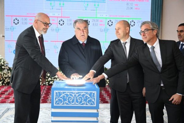 Президенти Ҷумҳурии Тоҷикистон Эмомалӣ Раҳмон 3 гидроагрегати неругоҳи Қайроққумро баъди навсозӣ мавриди истифода қарор доданд