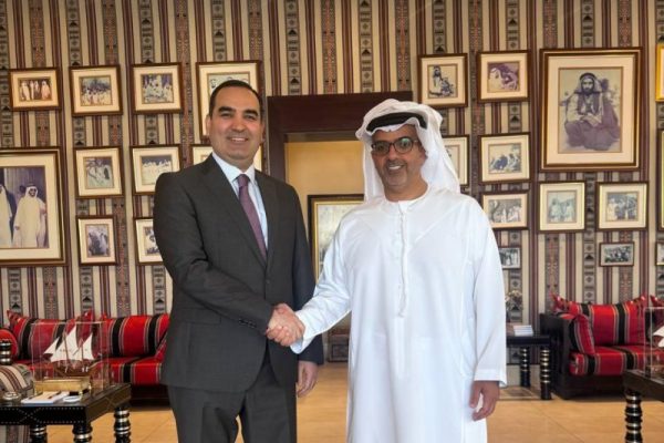 Сафири Тоҷикистон бо Директори идории Мақомоти сармоягузории Абузабӣ мулоқот намуд