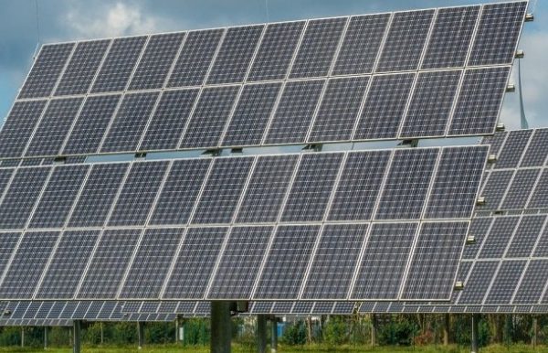 Масъалаи мондани панелҳои офтобӣ дар хонаҳои истиқоматӣ мавриди омӯзиш қарор мегирад