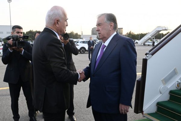 Президенти Ҷумҳурии Тоҷикистон Эмомалӣ Раҳмон бо сафари корӣ вориди шаҳри Бокуи Ҷумҳурии Озарбойҷон шуданд